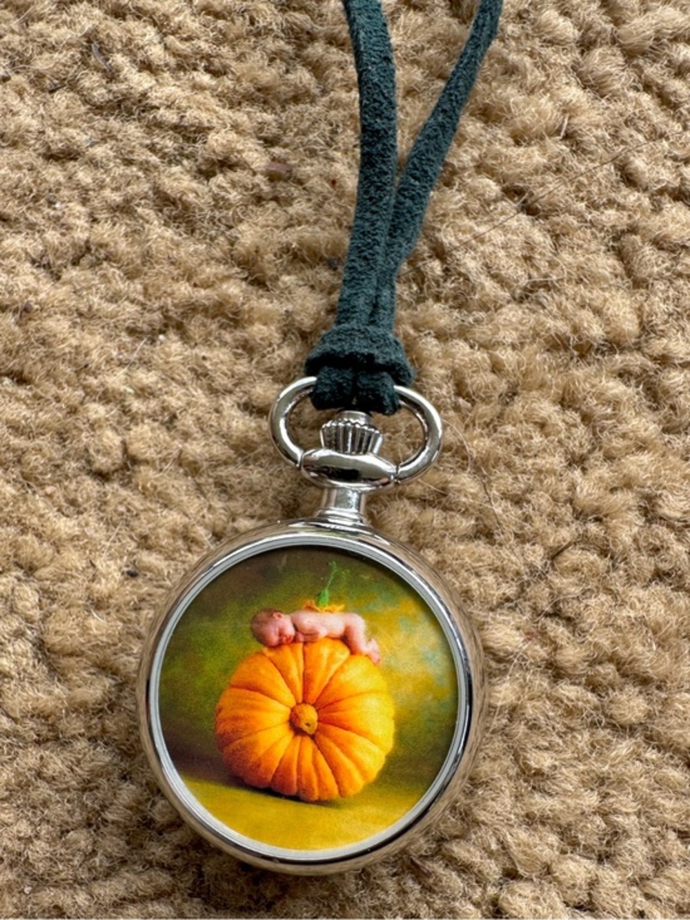 Vintage Anne Geddes "My Little Pumpkin" necklace watch